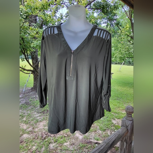 Sweet Wanderer olive Green zip V neck blouse size XL - Picture 2 of 7